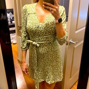 Banana republic Green dress. 3/4 sleeve. Long lace